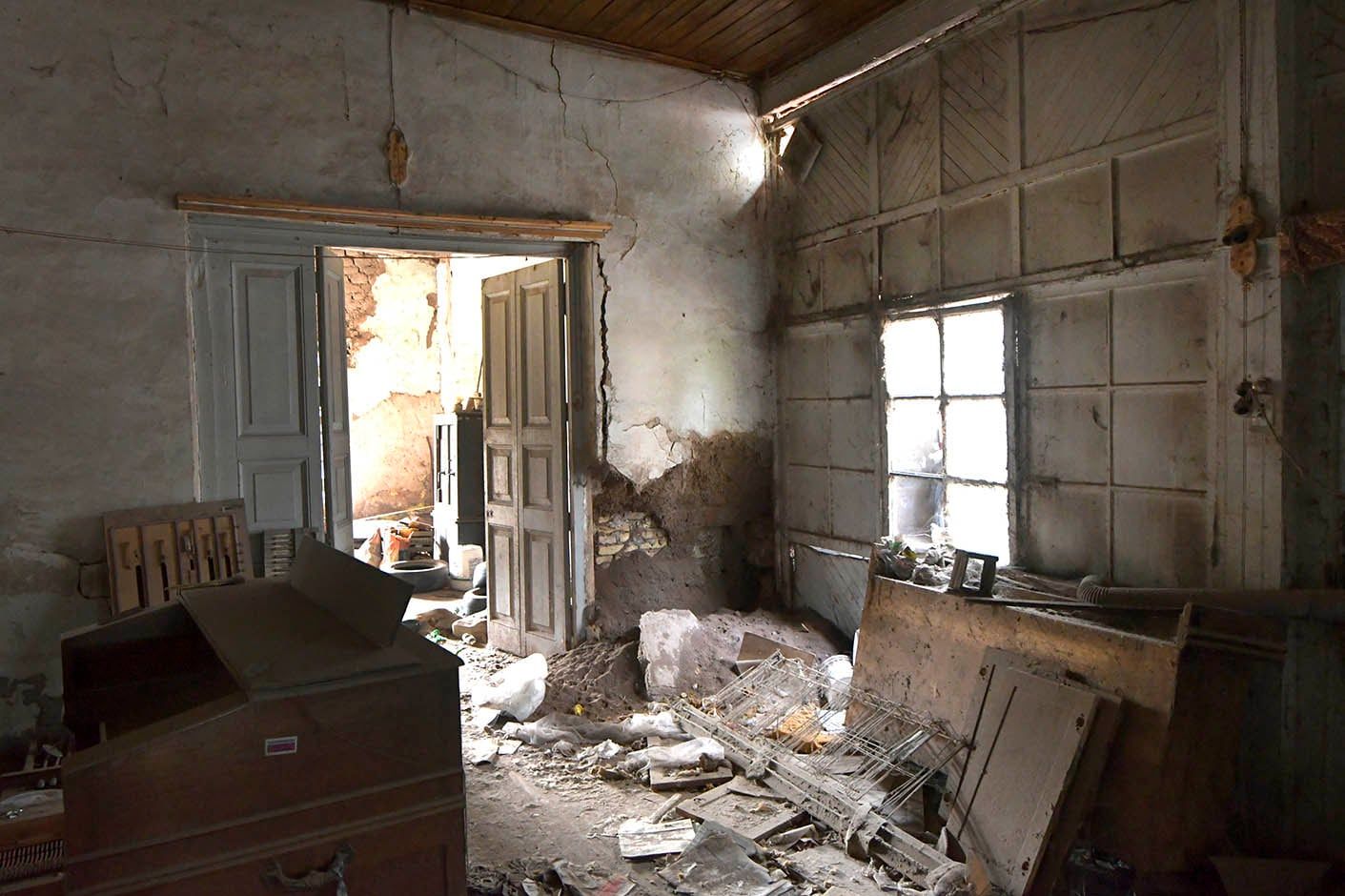 Casa de dos plantas que fue construida por el Gobernador Tiburcio Benegas, ubicada en el margen del Río Mendoza, en Palmira. 
