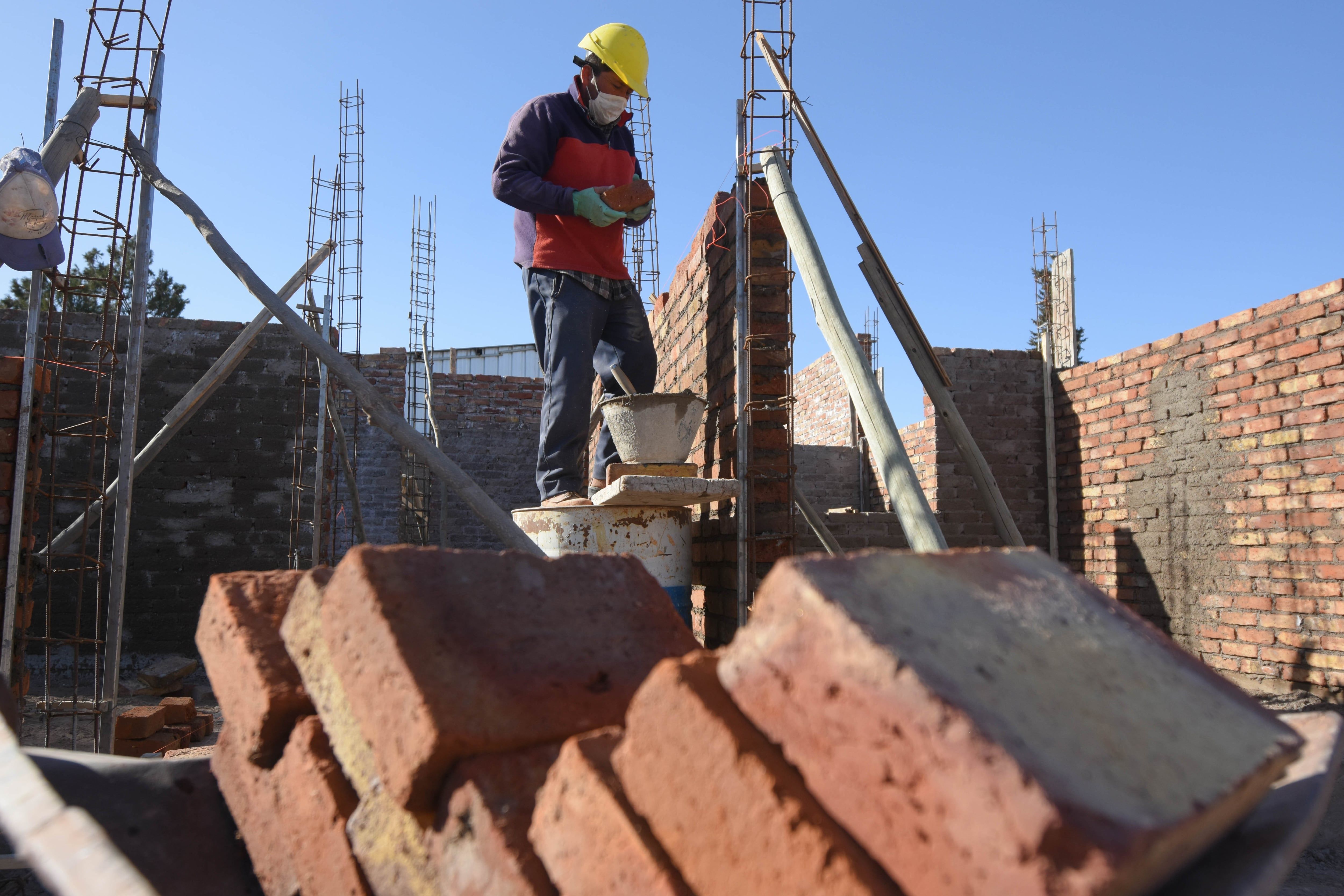 Construir una vivienda económica requiere de una inversión que supera los $4,7 millones, para una de "mediana calidad" hay que pensar en más de $15,4 millones.  Foto José Gutierrez / Los Andes


