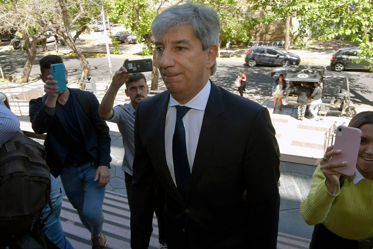 Walter Bento fue destituido como juez federal con competencia electoral; y el Tribunal Oral Federal II ordenó su detención. El Jurado de Enjuiciamiento de Magistrados de la Nación lo encontró culpable por mayoría al haber incurrido en causas de mal desempeño en sus funciones.Tribunales Federales esta jornadaFoto: Orlando Pelichotti