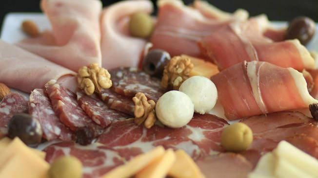 Picadas para el picado: 6 de cada 10 argentinos elige fiambres y quesos para acompañar a Argentina. Foto: Imagen ilustrativa.