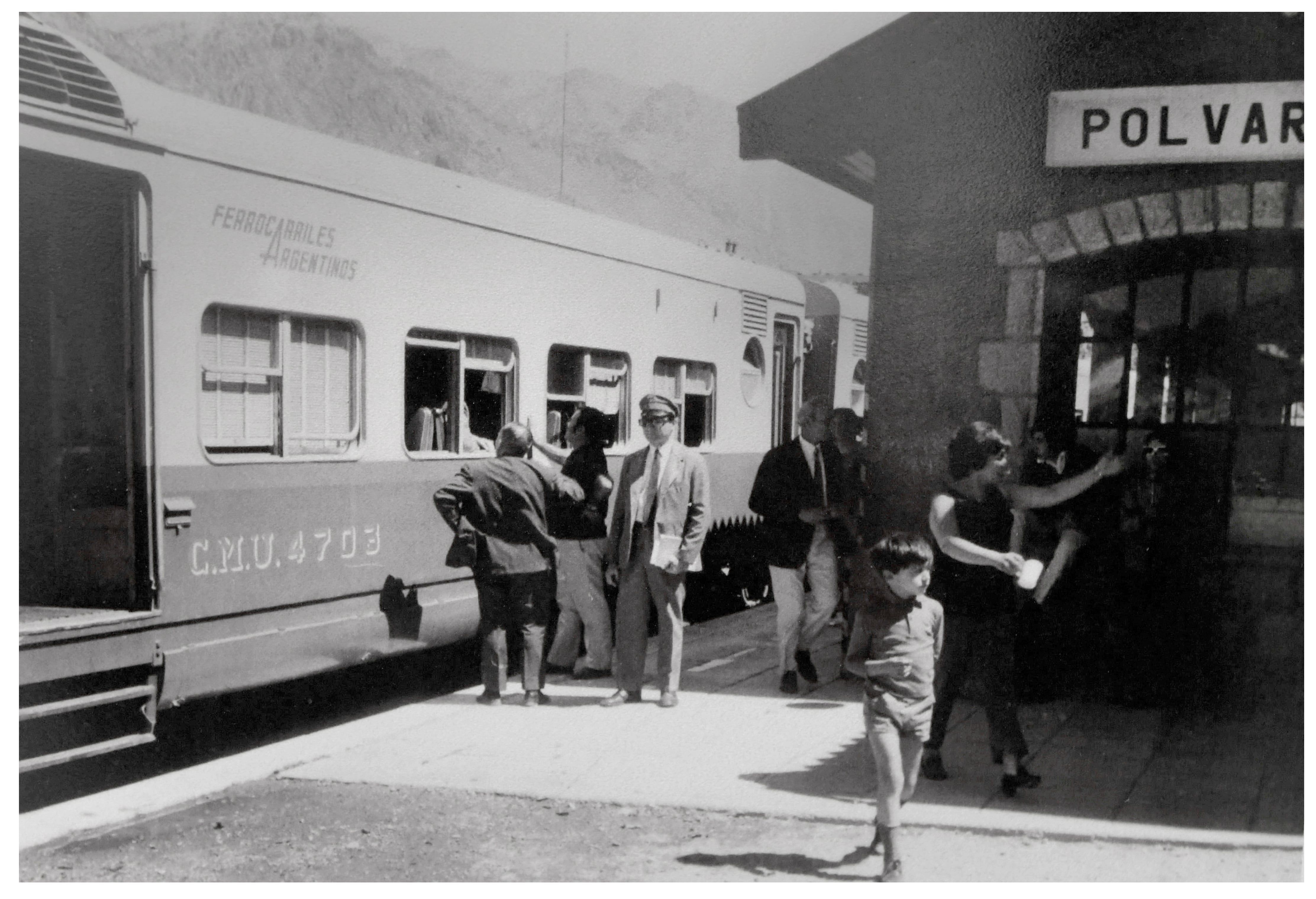 Tren a Chile  El coche motor Ganz, por partier la Estación Polvaredas. Colección de fotografías históricas del Ferroclub Trasandino Mendoza Foto: Orlando Pelichotti
