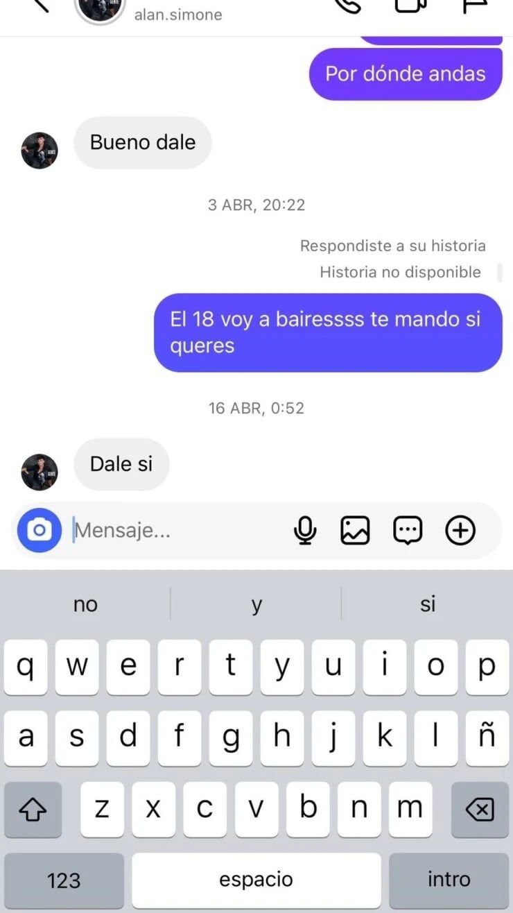 Unos chat afirman que el joven le habría sido infiel a Sabrina.