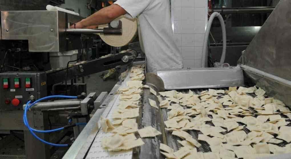 La industria alimentos y bebidas logró alcanzar el total de su capacidad instalada en 2021.