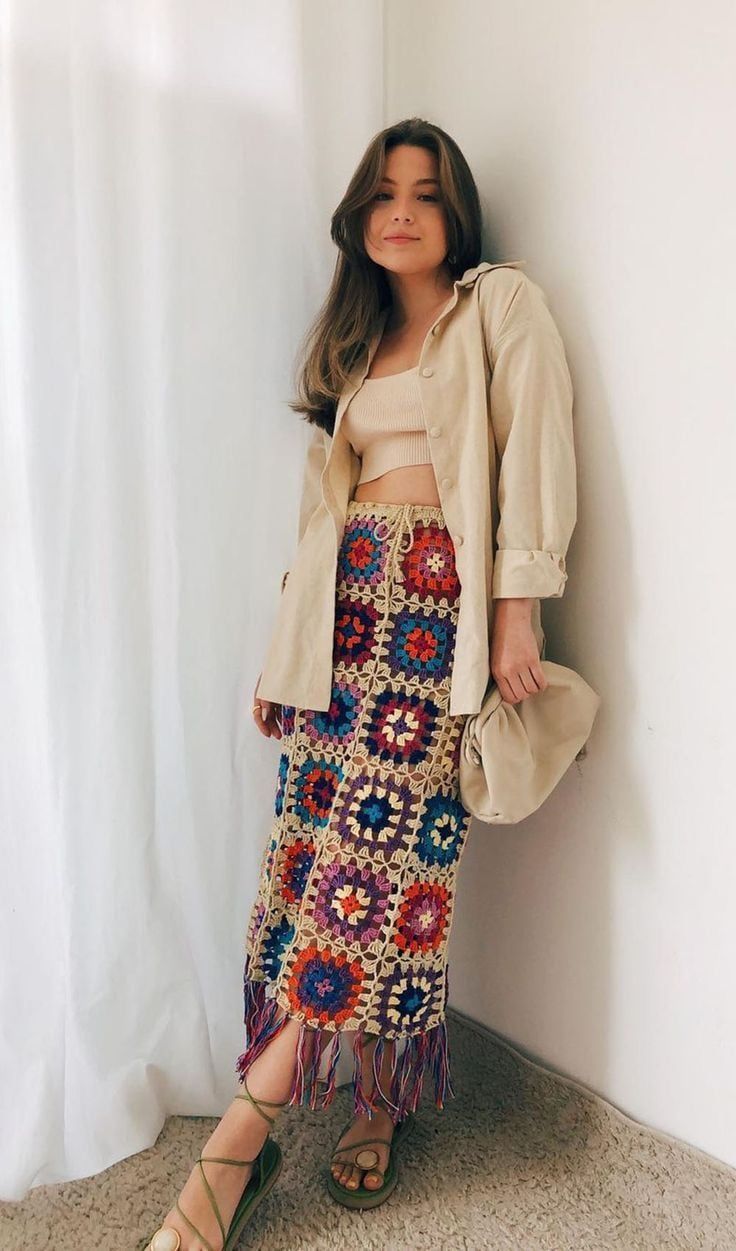 Pero si mostrar mucha piel no es de tu preferencia. podes optar por prendas con puntos más cerrados para que no se vea a través del tejido.