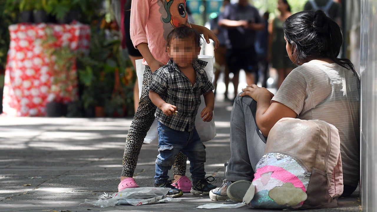 Niños que viven en la pobreza en el centro de Mendoza

Foto: José Gutierrez / Los Andes