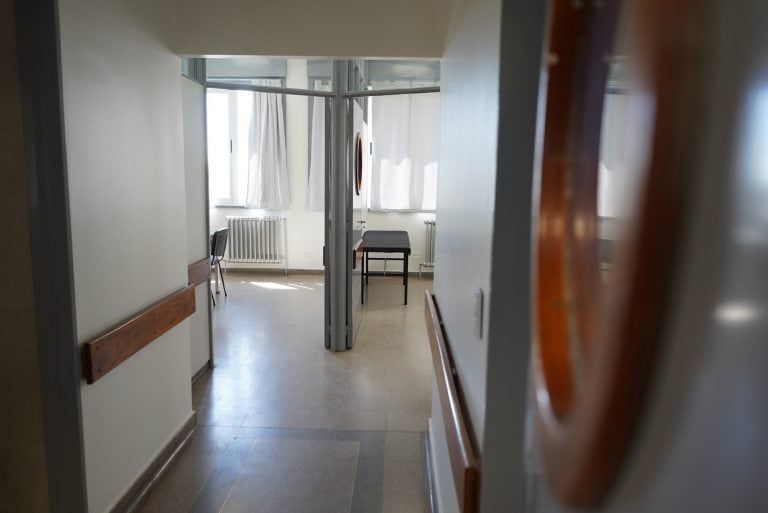 Para mejorar la atención de pacientes con cáncer el hospital Central inauguró un nuevo espacio.
El servicio de Oncología tendrá un lugar de uso exclusivo en el que se ha sumado nueva tecnología, se ha buscado optimizar recursos y su refuncionalización. El acto contó con la presencia de autoridades, entre las que se contó el gobernador Alfredo Cornejo