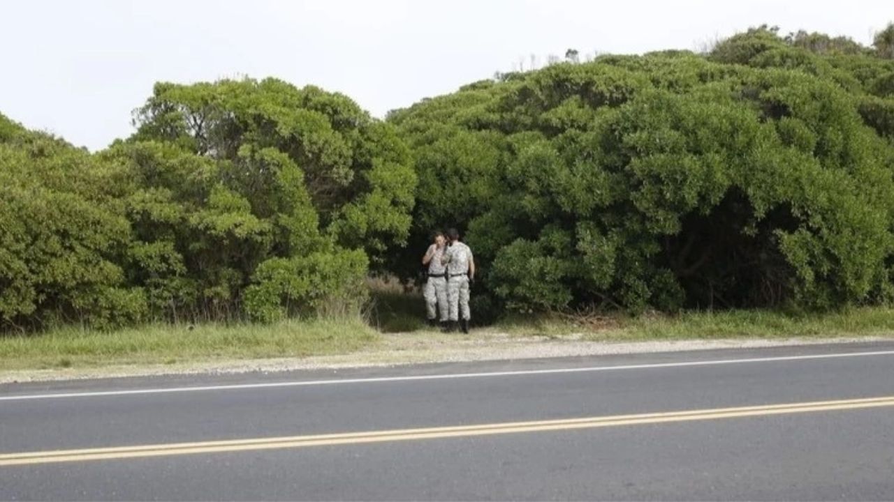 as autoridades trabajan para identificarla y debido a las características del lugar fue necesaria la intervención de equipos especializados para rescatar el cadáver. Foto: Gentileza 0223.
