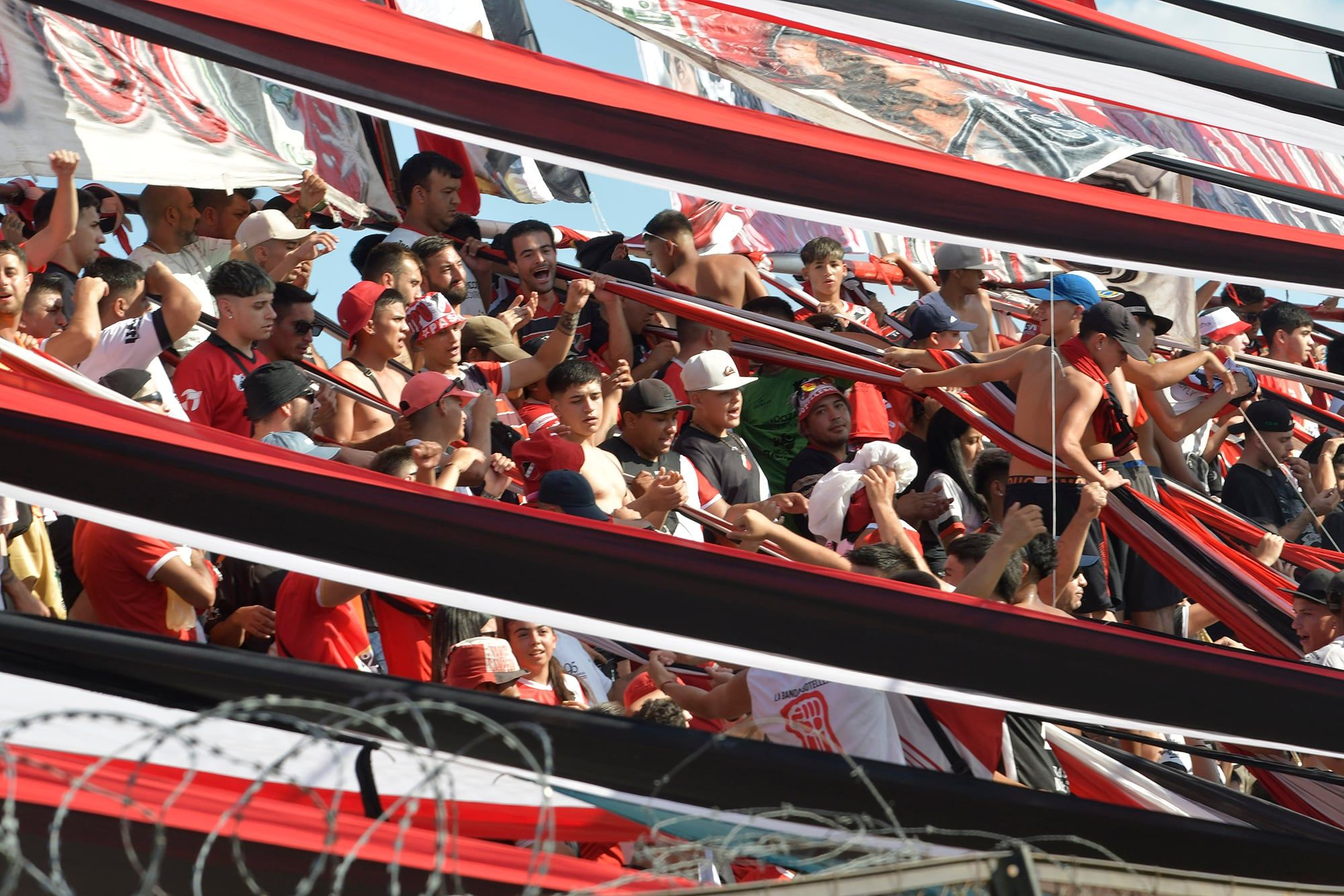 Fútbol El Club Atlético San Martín de Tucumán venció por 2-0 al Deportivo Maipú como visitante en la Primera NacionalFoto: Orlando Pelichotti