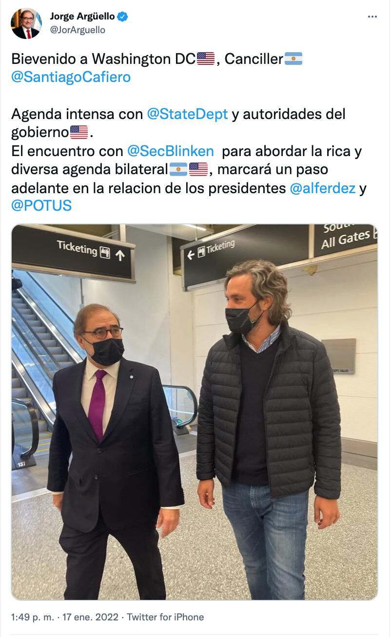 El embajador argentino en EEUU, Jorge Agüello, le dio la bienvenida al canciller Santiago Cafiero.