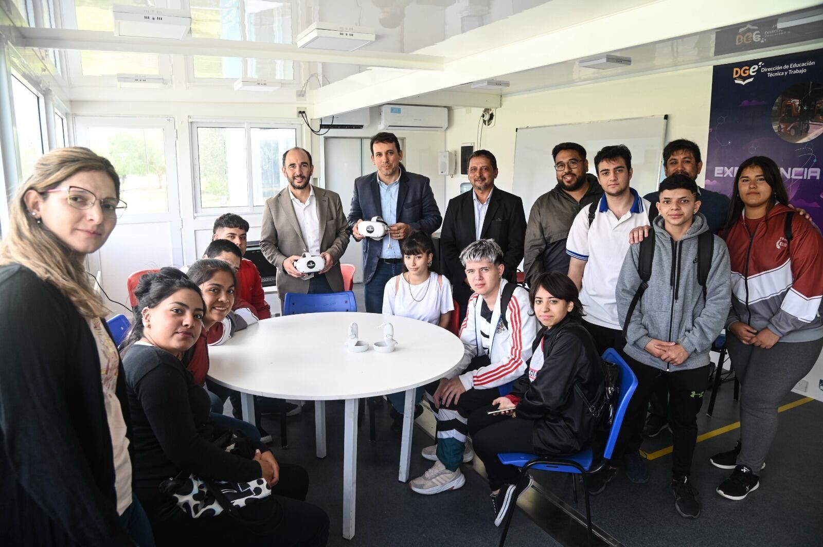 Se sumaron a la presentación estudiantes secundarios.