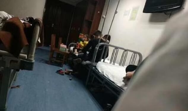 Los niños ingresaron al hospital local. Foto: Daily Mail