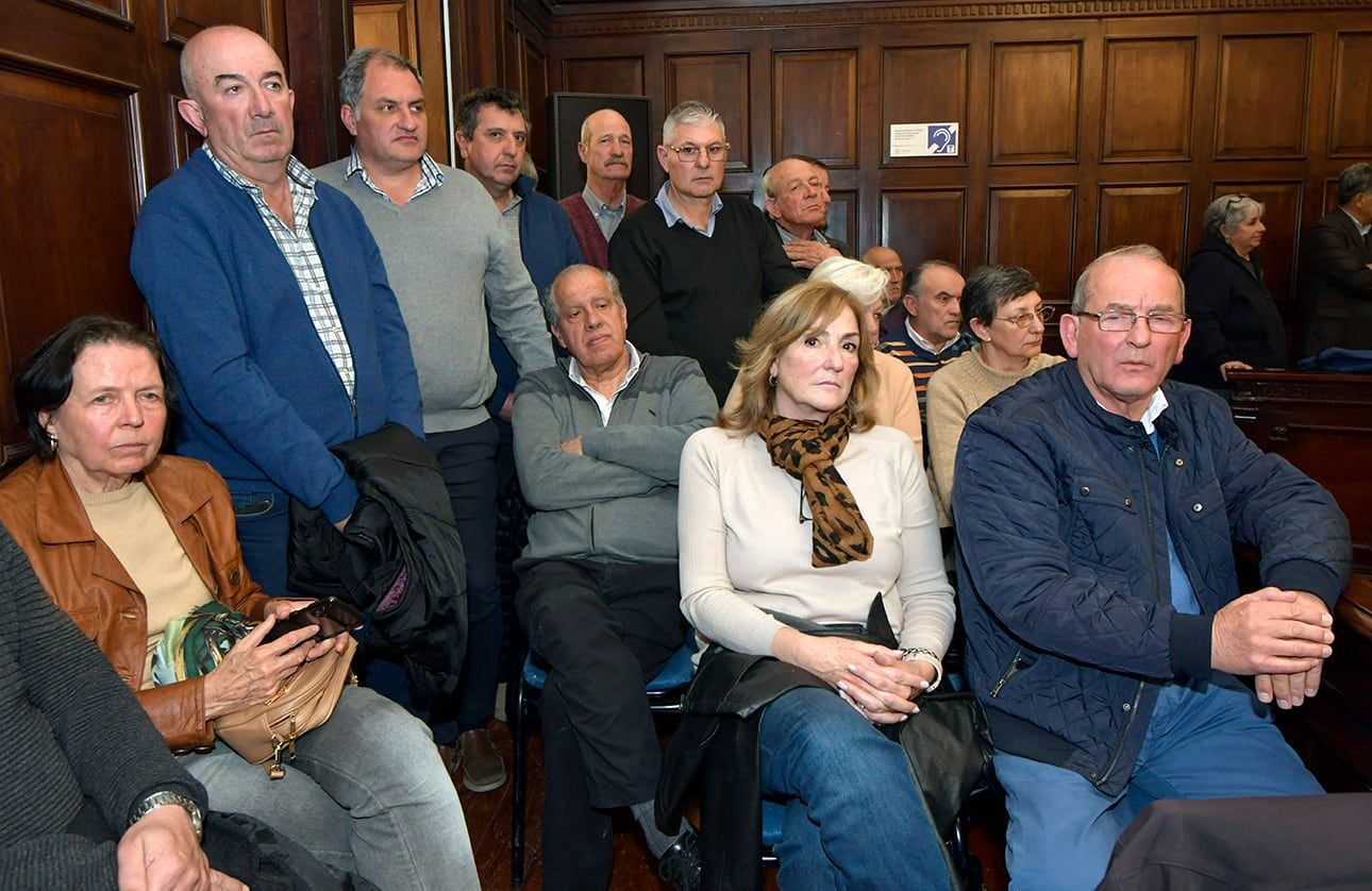 Protesta de productores en la Legislatura Provincial pidiendo que la justicia se expida sobre el pedido de quiebra de FECOVITA 
Foto: Orlando Pelichotti
