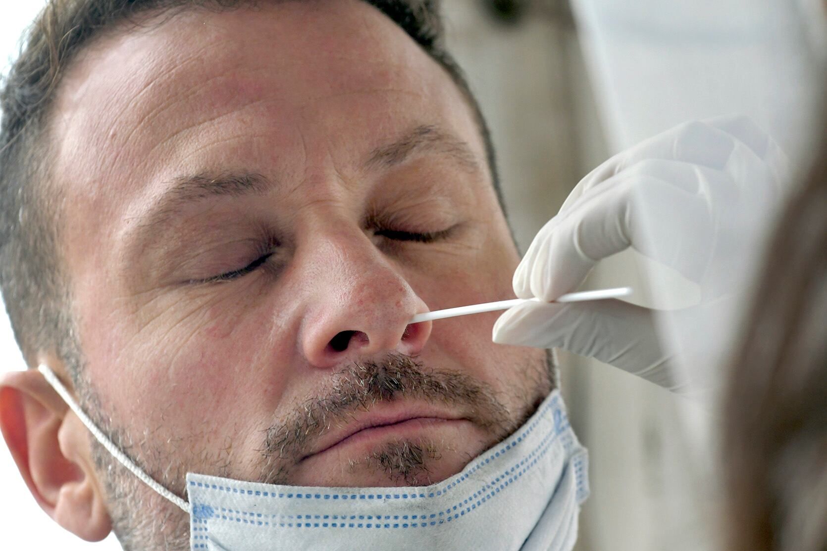 María van Kerkhove, advirtió que se avecina “un tsunami de infecciones en el mundo”.