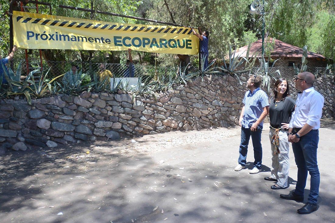 Se retiró el cartel de Zoo y se reemplazo por el de Ecoparque | Archivo Los Andes