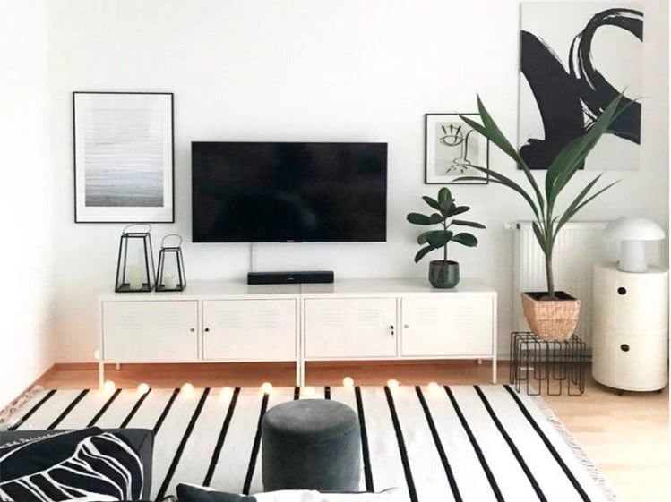 Dejar los cables de los aparatos electrónicos, lámparas o electrodomésticos a la vista genera ruido visual en el ambiente y, por lo tanto, la sensación de desorden.