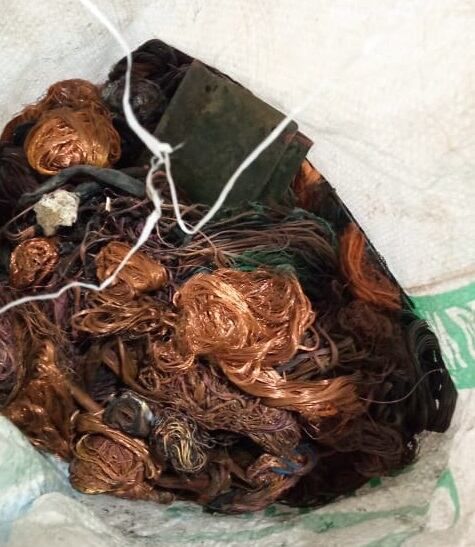 Personal de Investigaciones secuestró rollos de cables listos para ser comercializados. - Gentileza / Ministerio de Seguridad