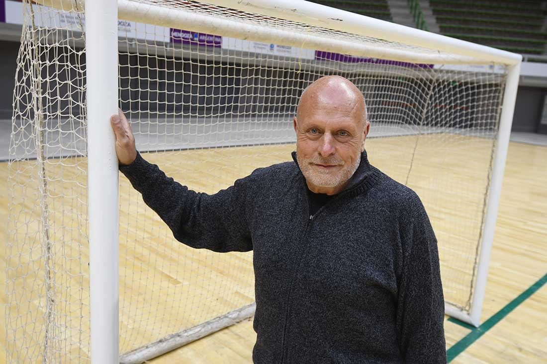 Héctor Ortiz, Presidente de la Federación  Mendocina de Futbol de Salón, en el estadio cerrado Arena Aconcagua de Ciudad Foto: José Gutierrez/ Los Andes     