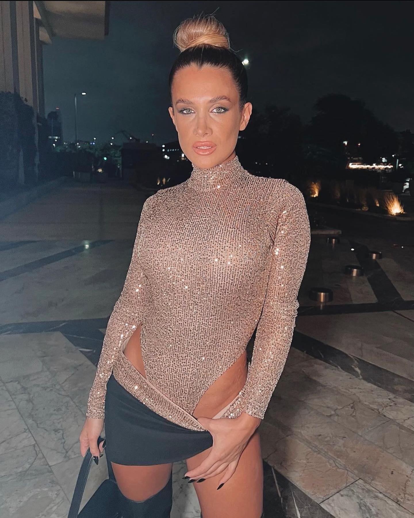 Camila Homs y su look nude.