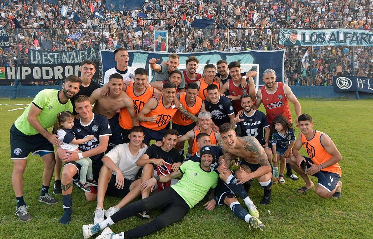 Independiente Rivadavia le ganó al Deportivo Maipú y jugará la final por el primer ascenso a la Liga Profesional.  
Foto: Orlando Pelichotti