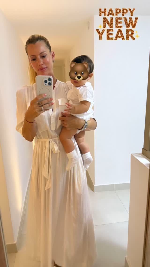 Las famosas apostaron por el total white para despedir el 2024.