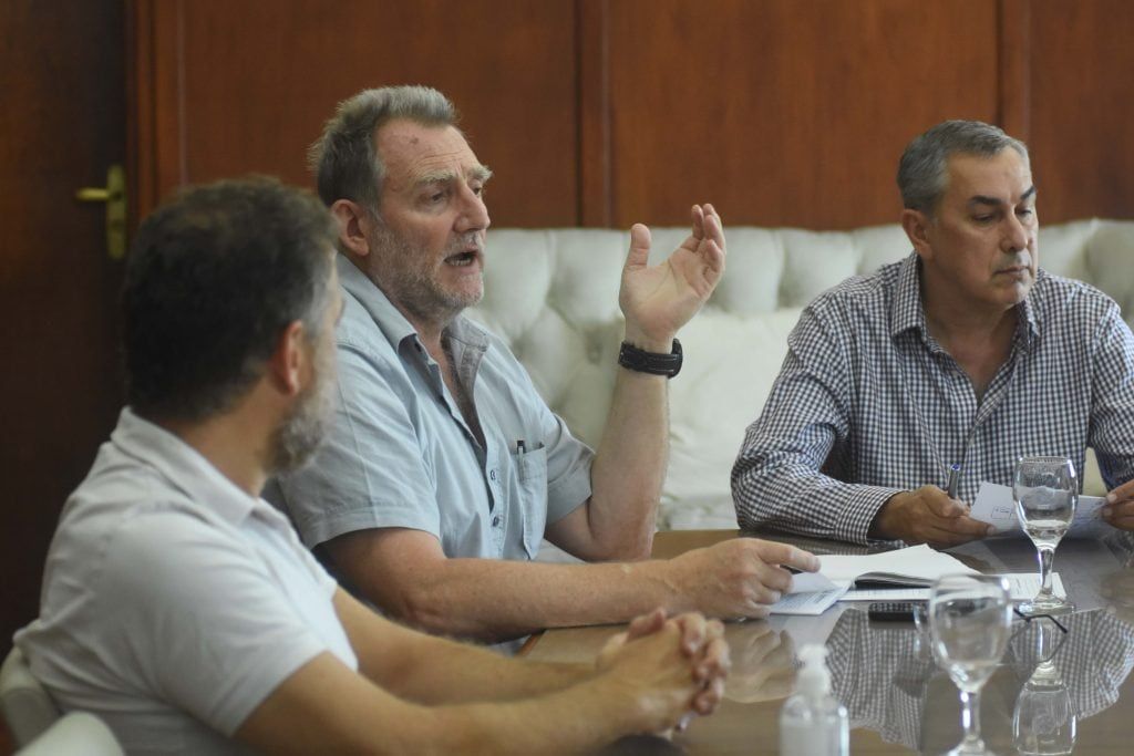 Una de las reuniones previas del equipo de producción, con el ministerio de Economía provincial.
