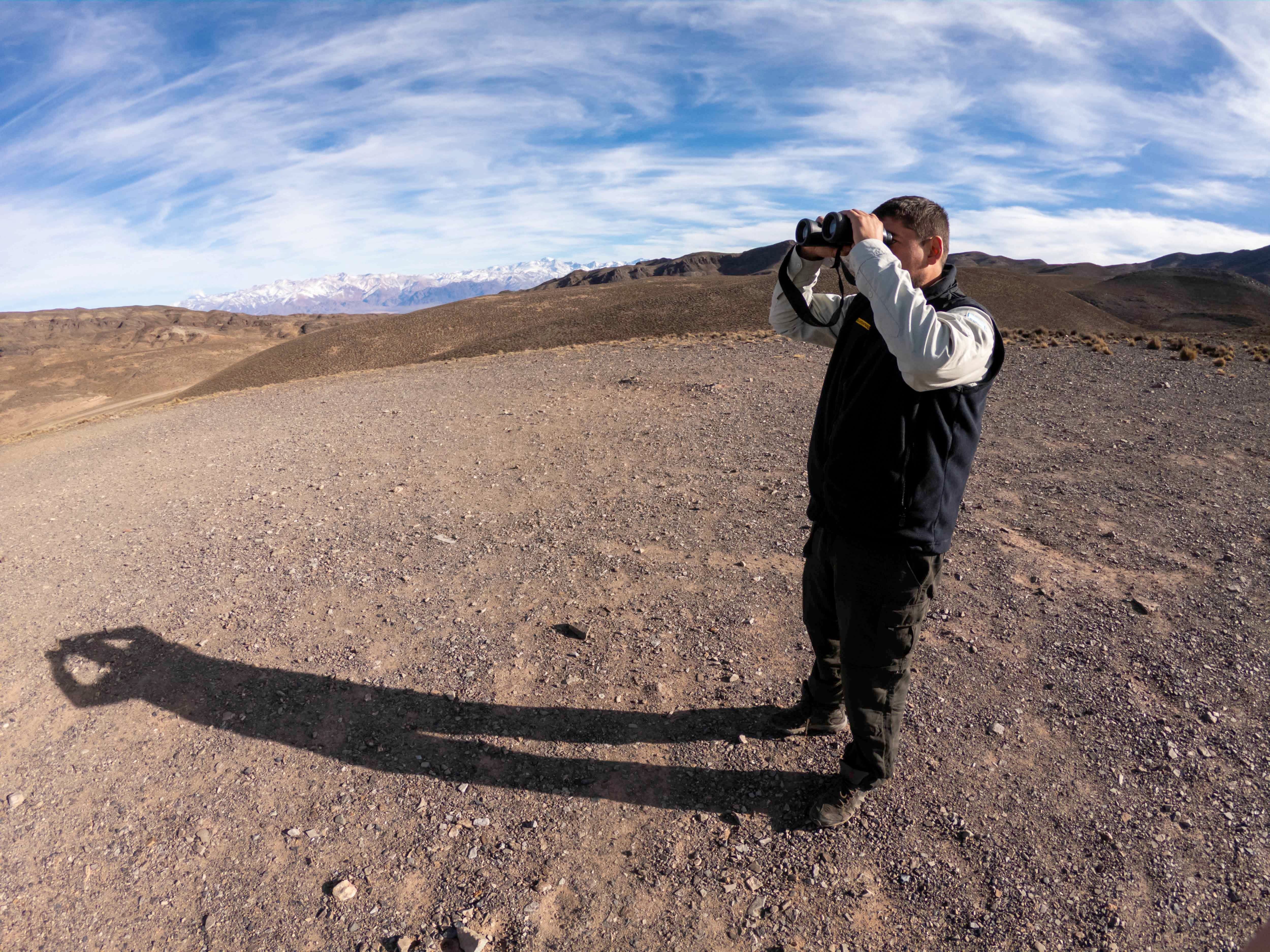 Mendoza 10 de junio de 2020 Sociedad, Reserva Natural Villavicencio El cuerpo de Guardaparques de la Reserva Natural Villavicencio realiza un atrabajo de conservacion y prevencion de la caceria ilegal. Gracias a este trabajo se comenzo a recuperar la poblacion de las destintas especies que habitan la montana mendocina.     Guardaparque Martin Perez recorre dia a dia la reserva en busca de cazadores furtivos  Foto: Ignacio Blanco / Los Andes