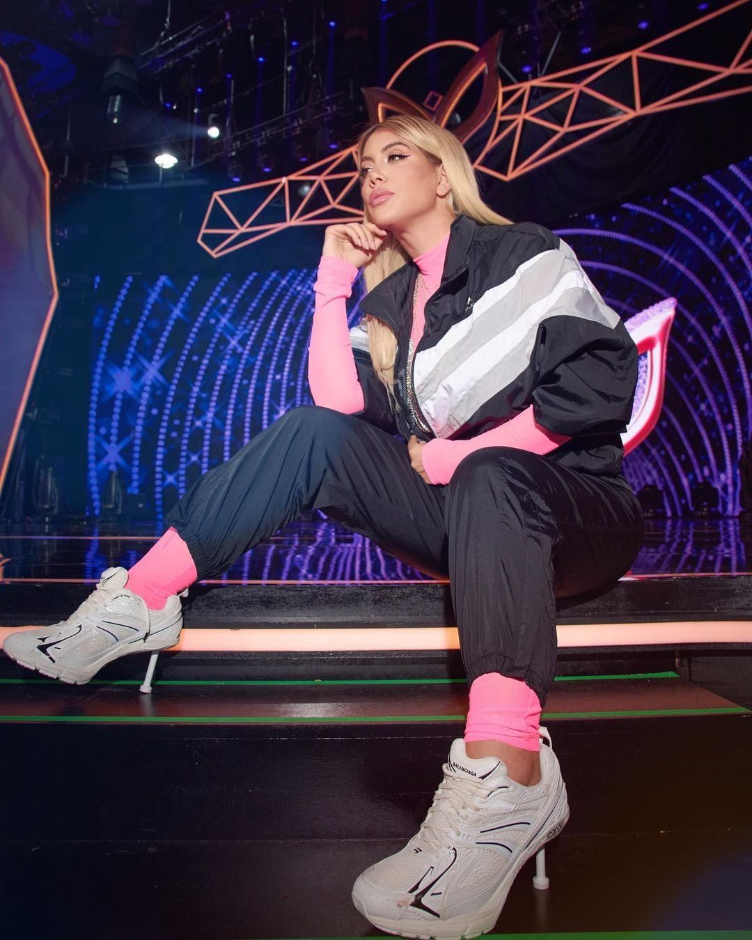 Joggers y zapatillas ¡con tacos!: el look de Wanda Nara que combinó su propia marca y Balenciaga