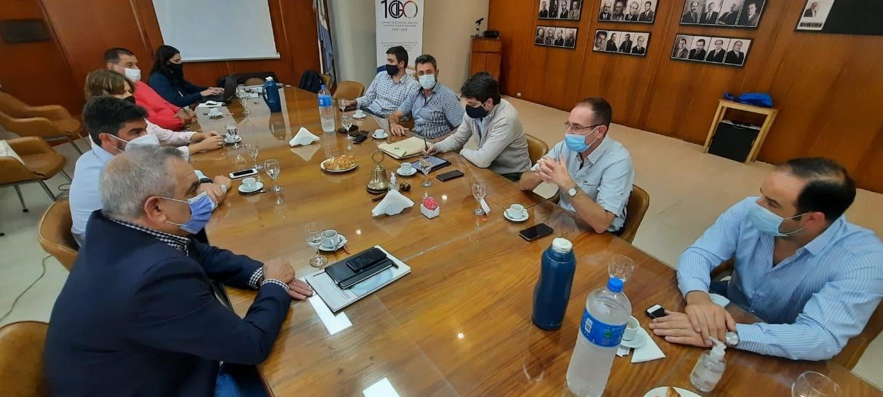 El dirigente Rural se reunió con productores, empresarios y comerciantes en la Cámara sanrafelina. 