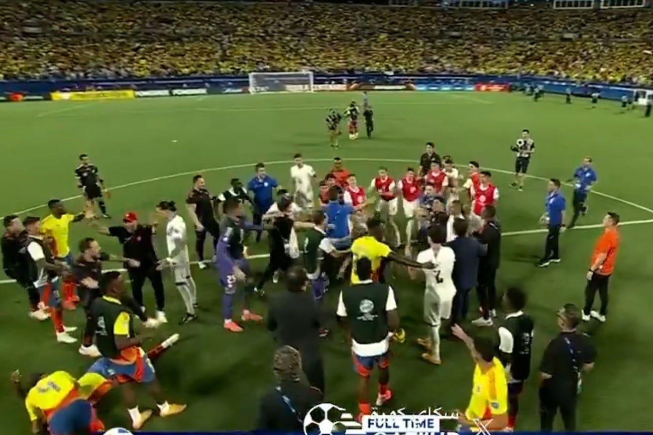 Los incidentes entre jugadores de Colombia y Uruguay. (Captura de TV)