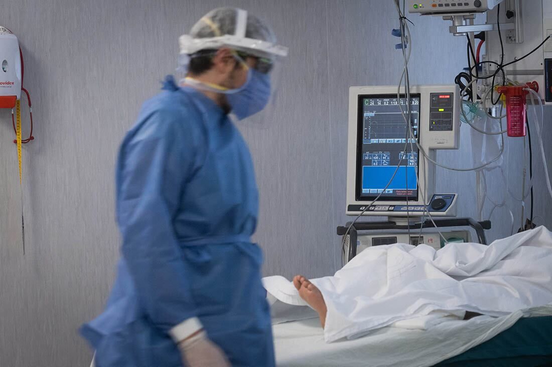 Los investigadores estiman que los muertos reales por Covid en Argentina fueron entre 125.000 y 165.000, lo que da un promedio de 142.000 fallecidos. Es decir, un 21% más de muertes en promedio.