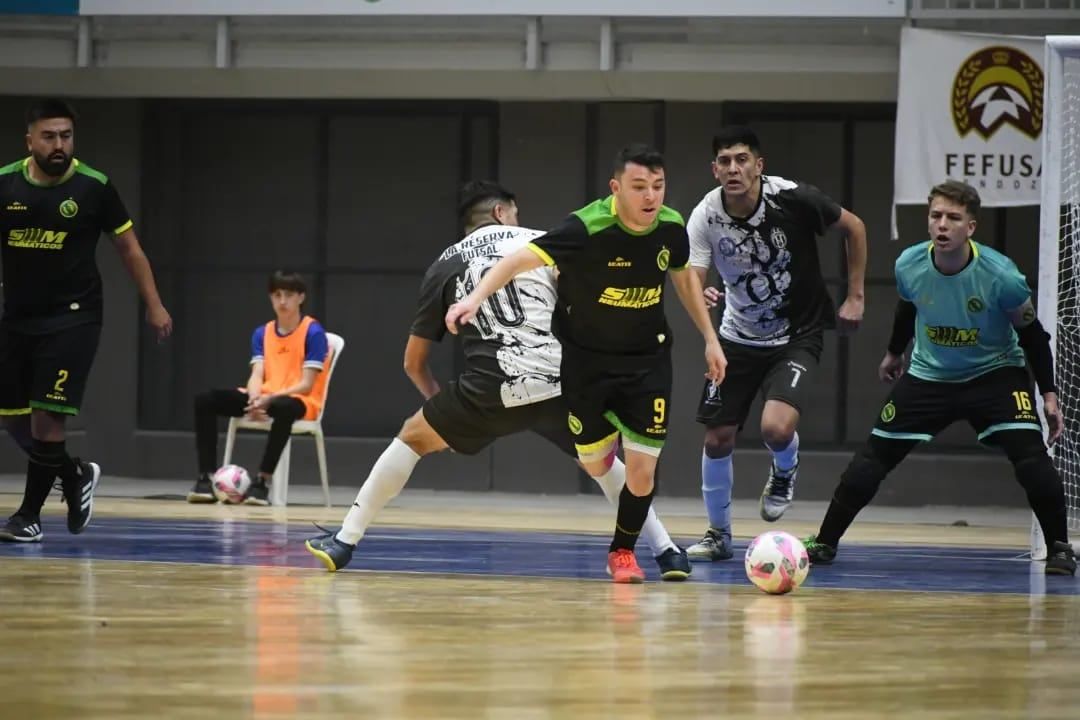 Por el tercer puesto, Cementista venció por 6-3 a La Reserva y se metió en la Liga de Honor 2024. / Genitleza: Christian Sosa (Futsal de Primera).