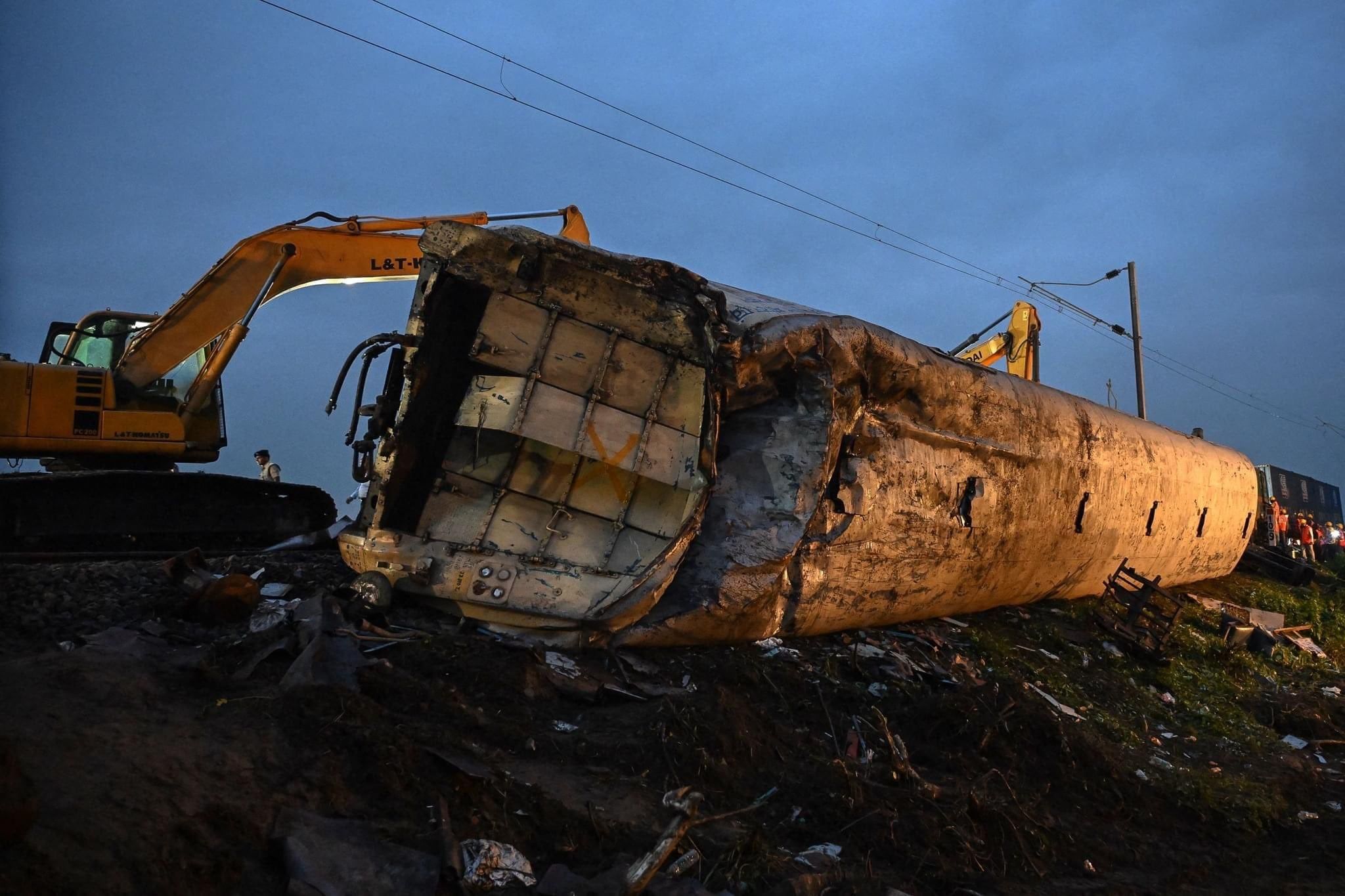 Choque de trenes en la India con consecuencias fatales. Foto: X / @noticiasmiled