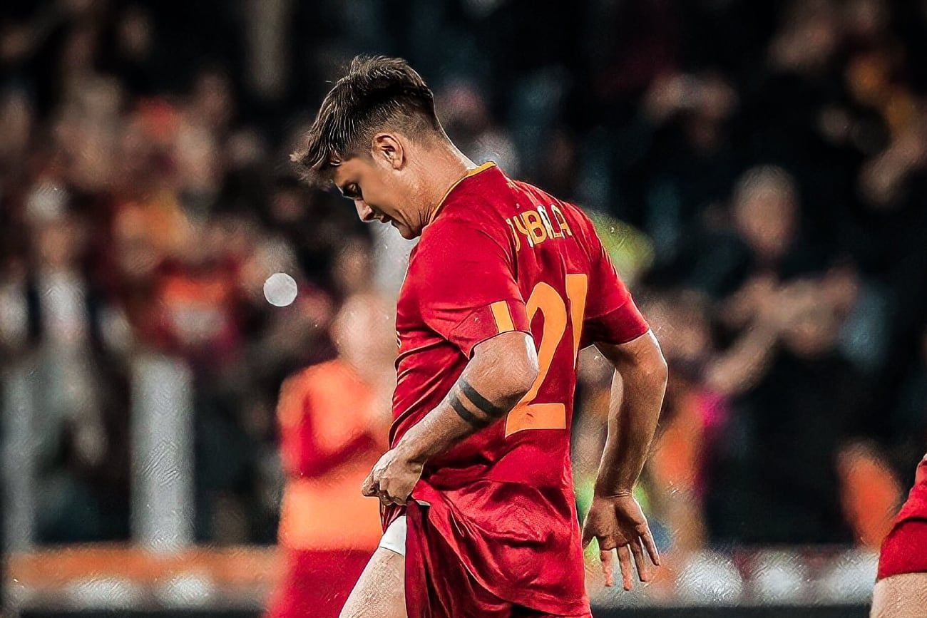 Paulo Dybala y el momento de la lesión (AP)