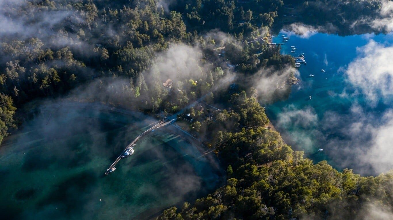 Ruta de los Siete Lagos: El camino se extiende entre Villa La Angostura y San Martín de los Andes.