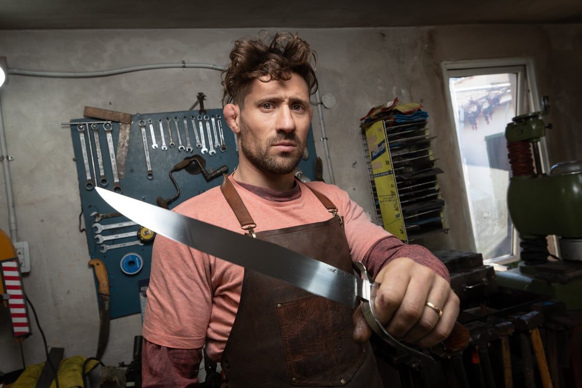 Agustin Peppi Scopel es forjador de cuchillos y participó de la quinta temporada de "Desafío Sobre Fuego" un programa que se emitirá por History Channel en donde el primer premio son 10 mil dólares. Foto: Ignacio Blanco / Los Andes  