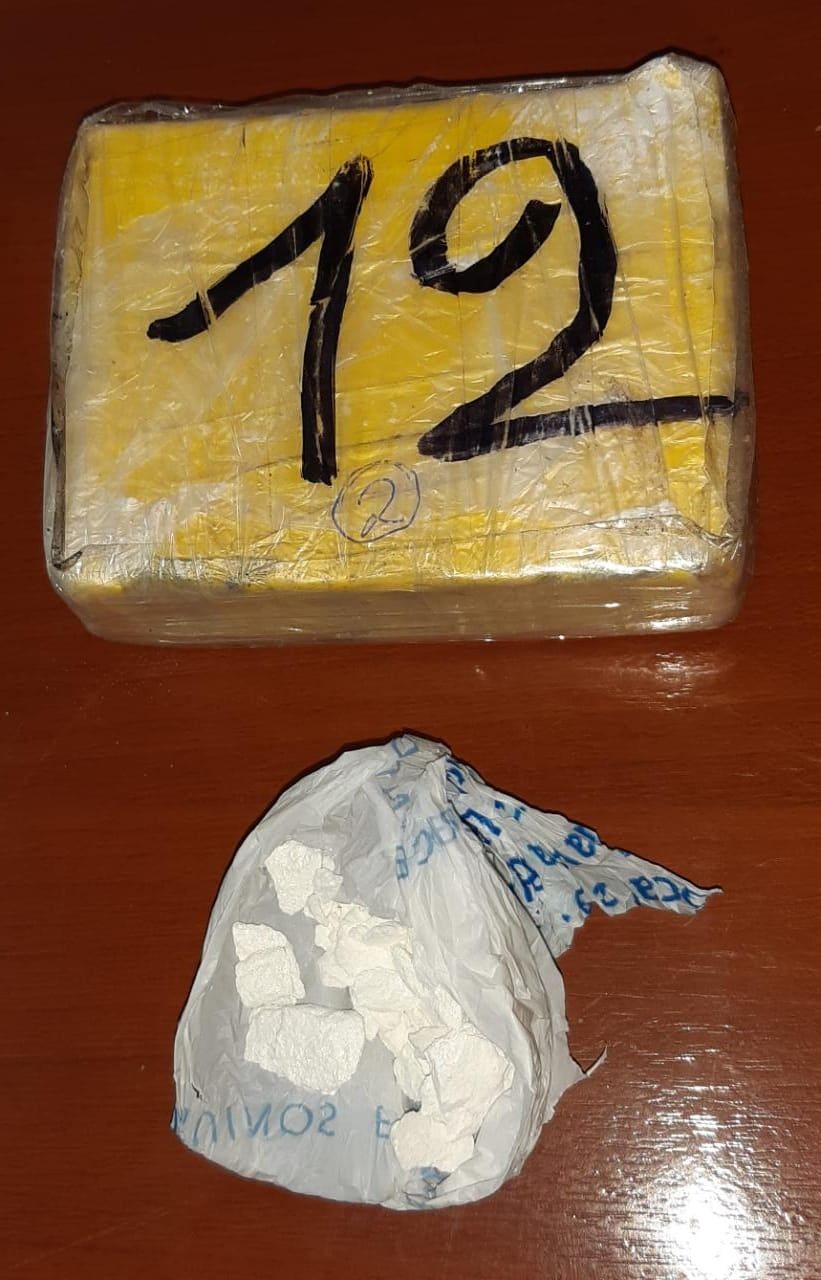 Detuvieron a un hombre con 2 ladrillos de cocaína en Las Heras.