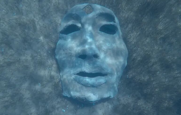 Descubrieron la estatua de un minotauro en el fondo de un lago. Foto LMNeuquén.