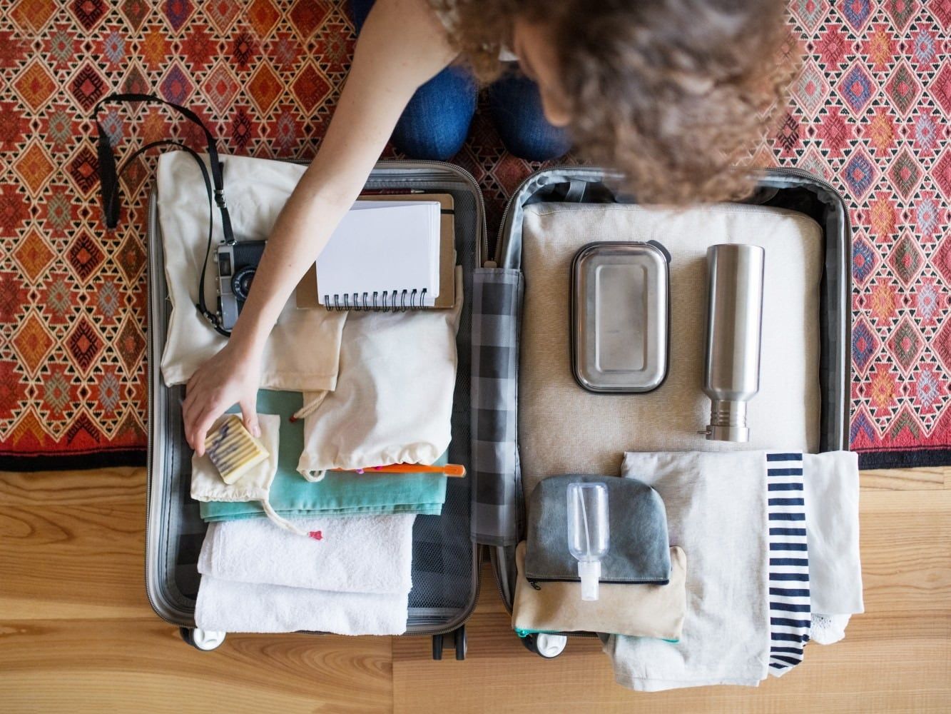 Marie Kondo nos explica el método más efectivo para armar la valija.