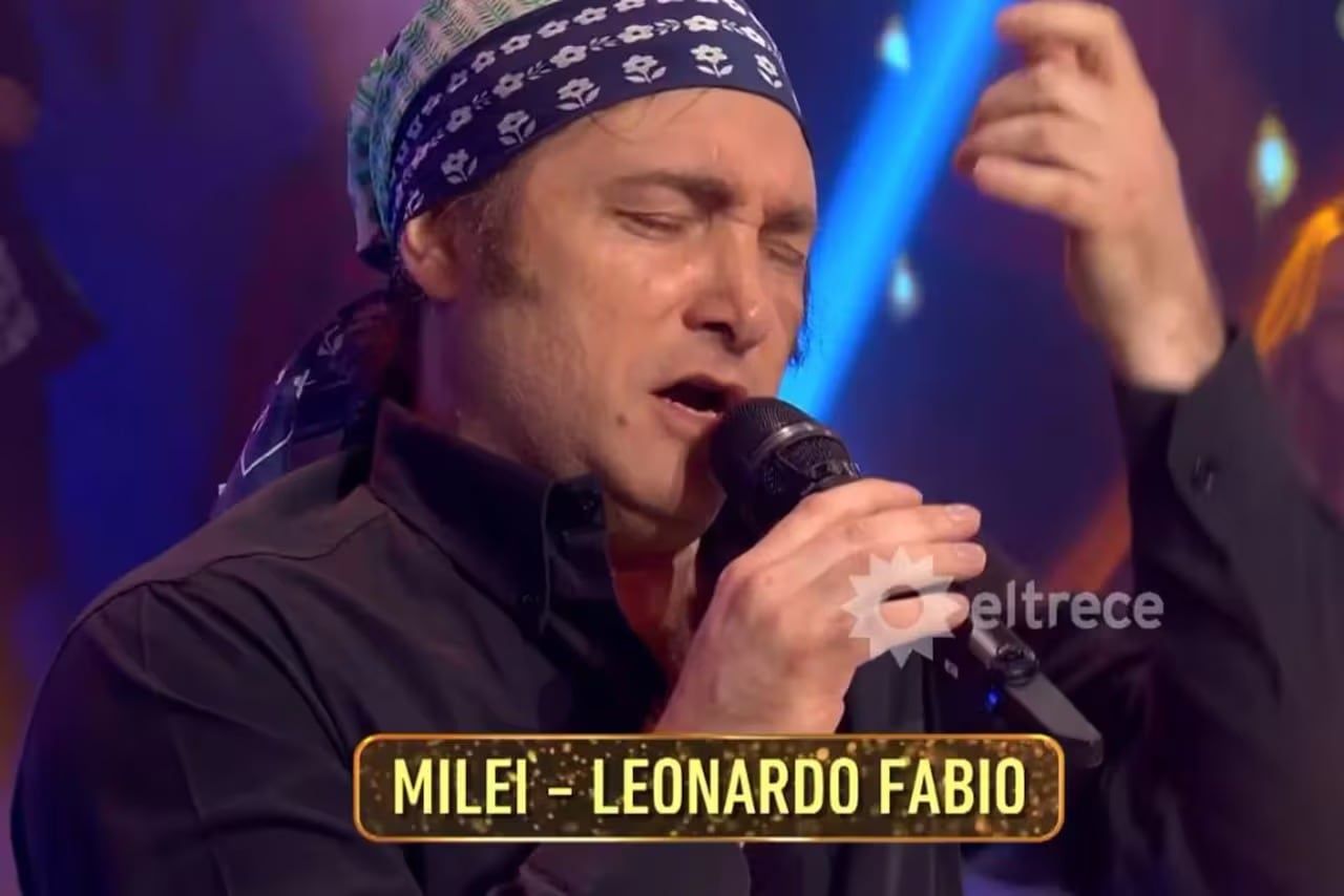 El presidente participó de un programa de Guido Kazcka y cantó una canción de Leonardo Favio