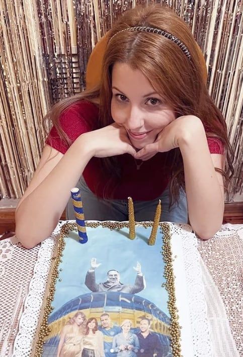 Pidió una torta con Taylor Swift, Cristian Castro, Riquelme, CFK, Perón y Evita - Foto @otramai