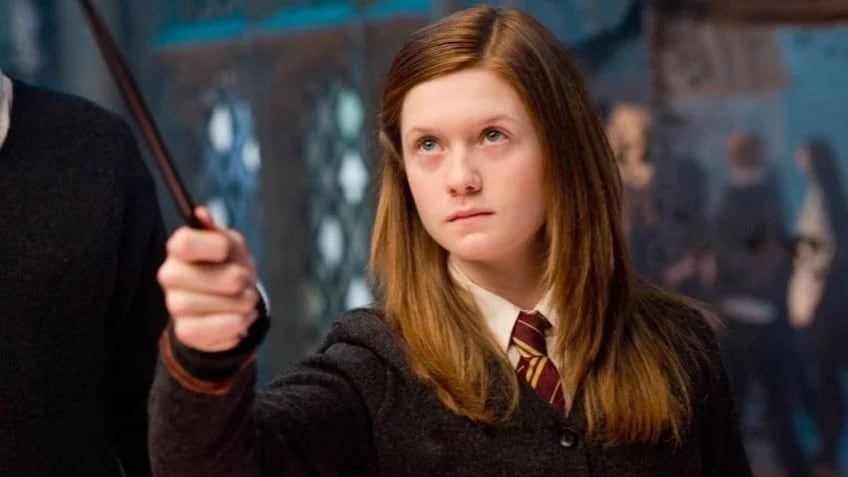 Así luce la intérprete de Ginny Weasley en Harry Potter.