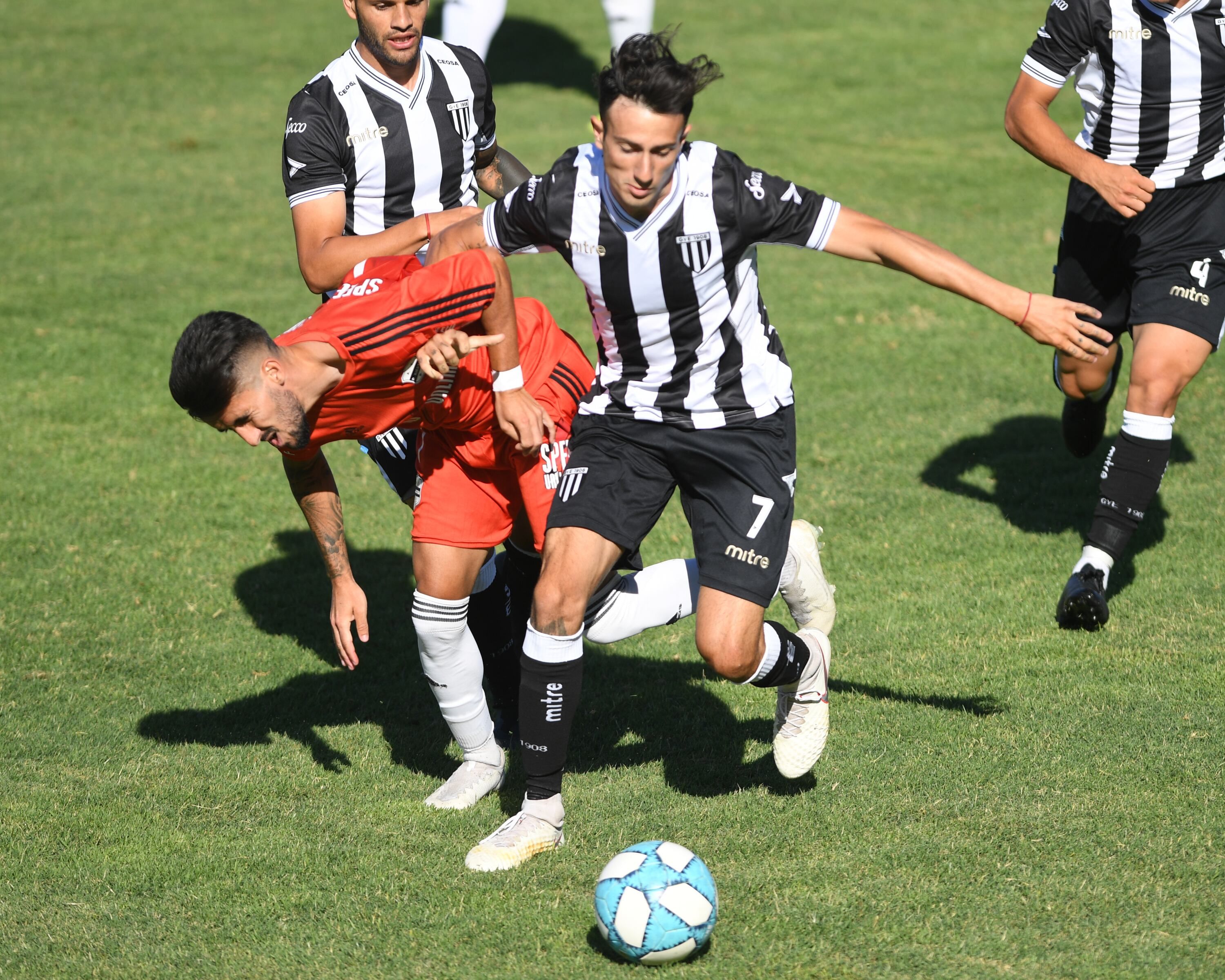 Telam, Buenos Aires, 14 de diciembre de 2020: Escena del encuentro entre Deportivo Riestra y Gimnasia y Esgrima de Mendoza por la tercera fecha de la Primera Nacional. Foto: Maximiliano Luna/cf/Telam