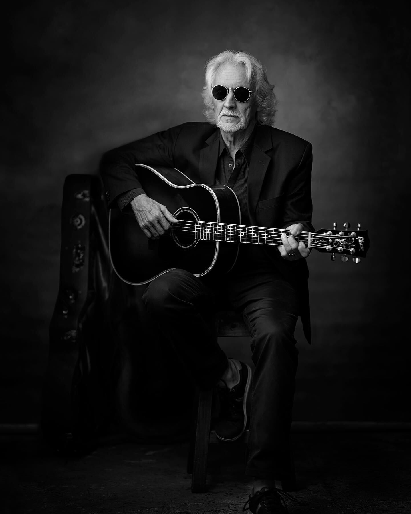 El cantautor este año transita cincuenta años con la música.