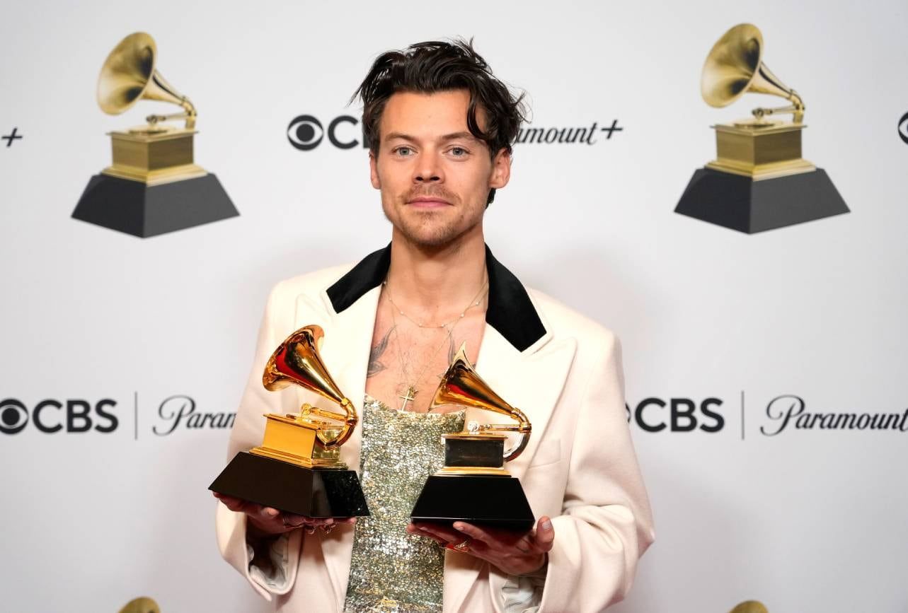 Harry Styles, con los dos Grammy que ganó: mejor canción pop por
