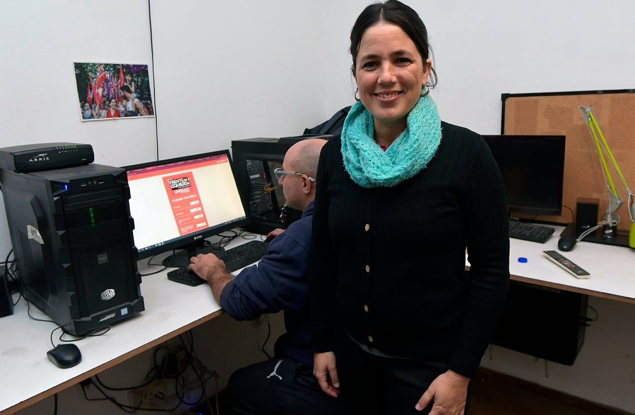 Lautaro Jiménez y Noelia Barbeito (Frente de Izquierda Unidad) Pre candidato a gobernador y vicegobernadora por el FIT Foto:  Orlando Pelichotti  