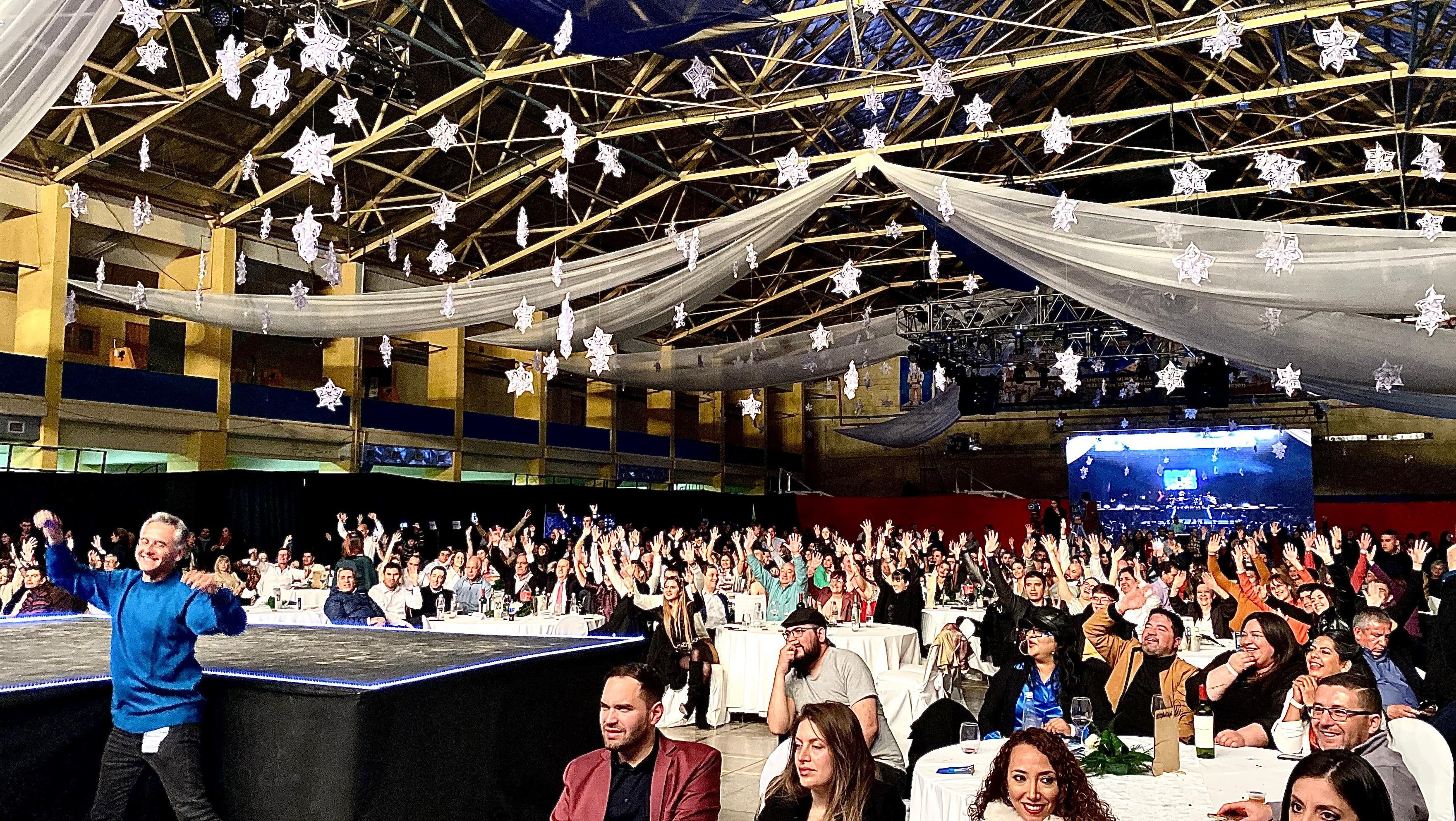 El público se prendió al ritmo de Los Mendukos