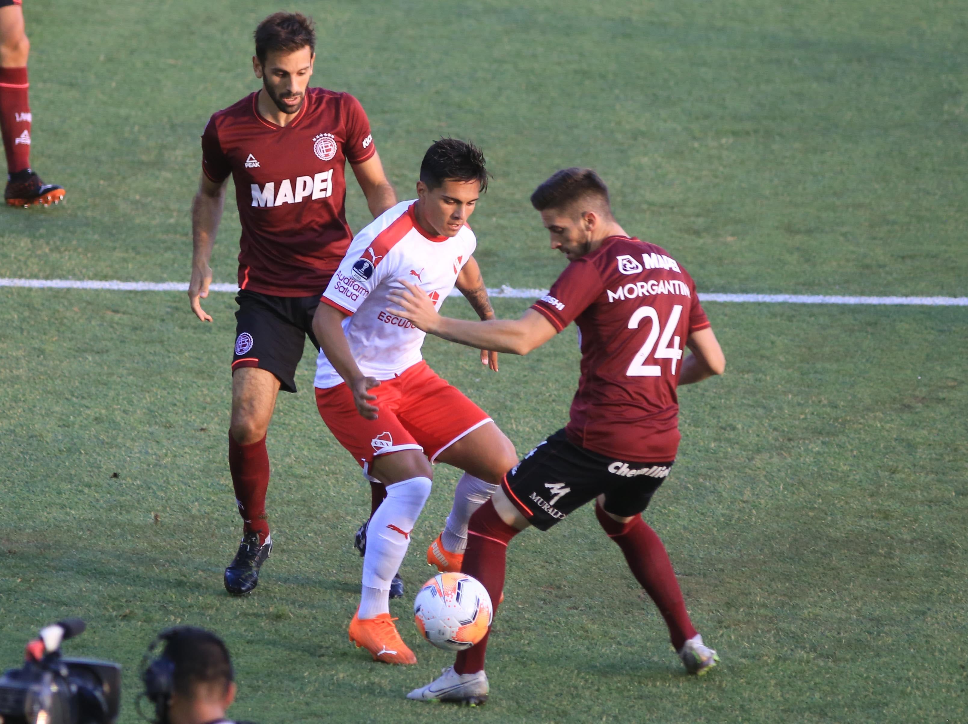 Telam, Buenos Aires, 10 de diciembre de 2020: Escena del encuentro entre Independiente y Lanús en el estadio Néstor Díaz Pérez el partido de ida de la serie de cuartos de final de la Copa Sudamericana. Foto: Marcelo Capece/Pool ARGRA/cf/Telam