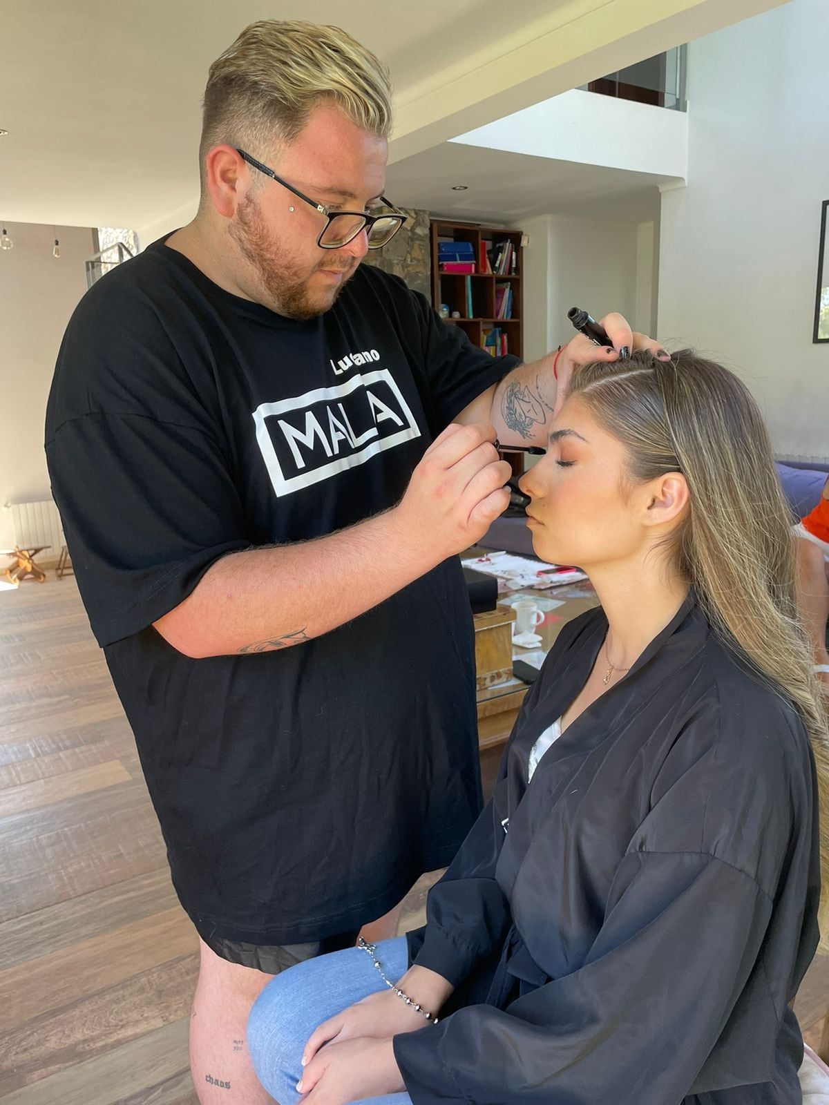 El maquillaje y peinado estuvo a cargo de MALA Peluquería de la mano de Luciano y Martina.