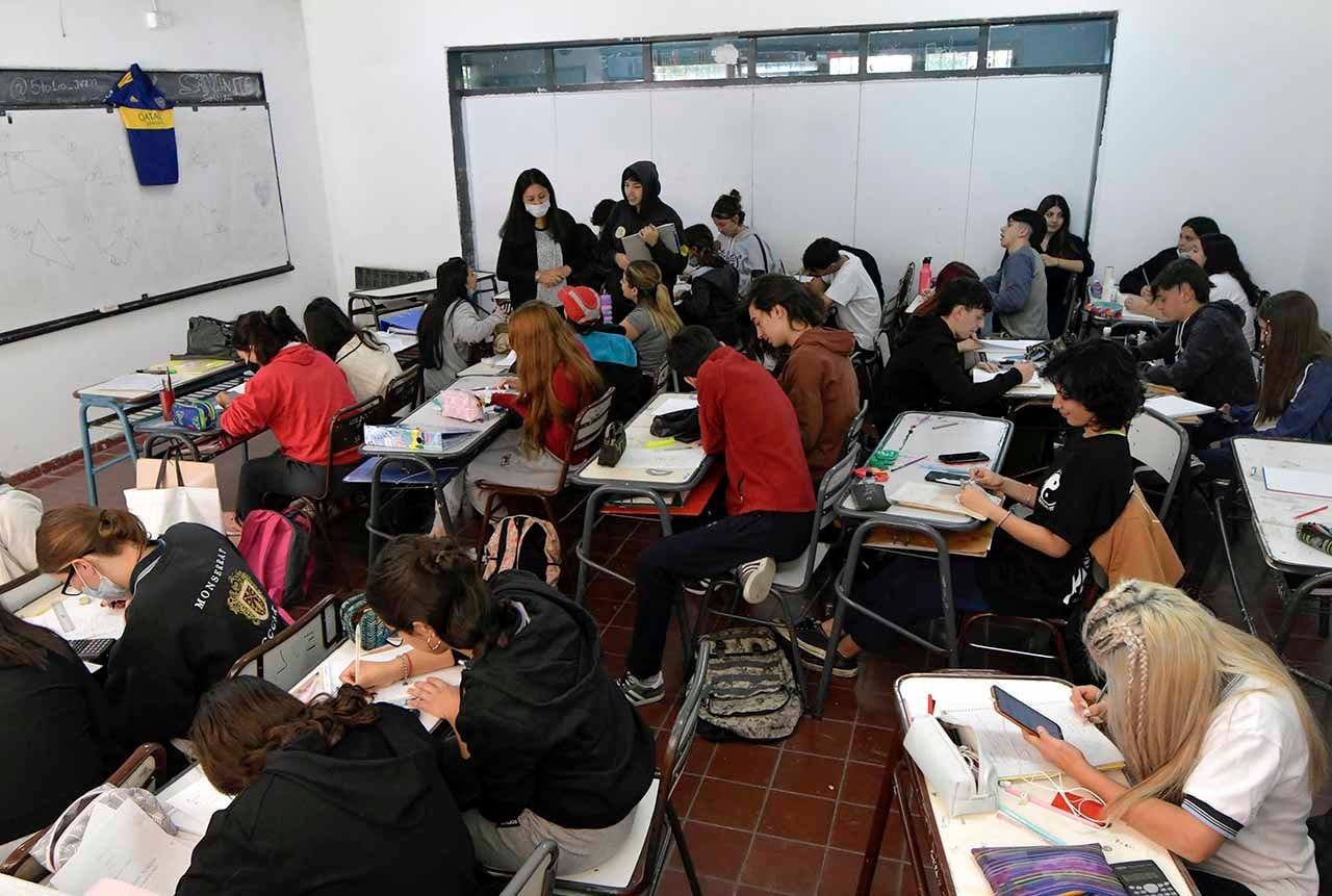 Los alumnos de secundaria tendrán hasta el año que viene para recuperar materias pendientes del 2020 - Orlando Pelichotti / Los Andes