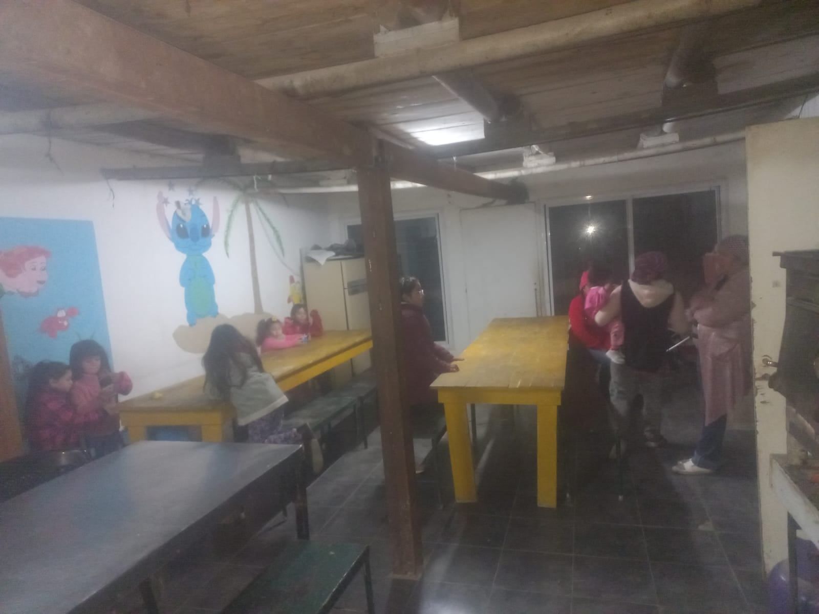 El merendero Corazones Felices El Sauce pide colaboración con donaciones de comida para poder seguir asistiendo a más de 500 familias. Foto gentileza.